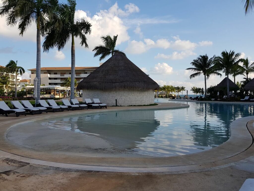 zero entry swimming pool at the dreams resort in playa mujeres