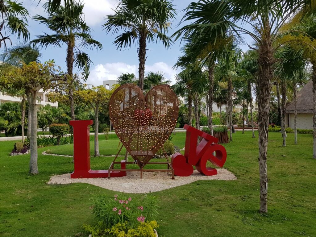love sign for wedding pictures at the secrets maroma