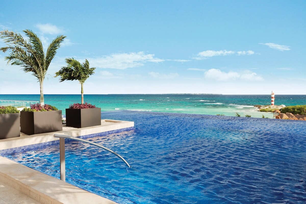 ocean view infinity rooftop pool hyatt ziva cancun