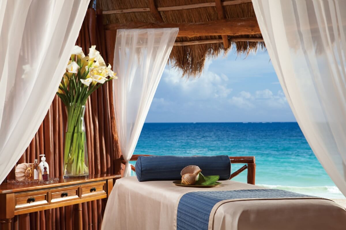 Ocean front spa massage cabin