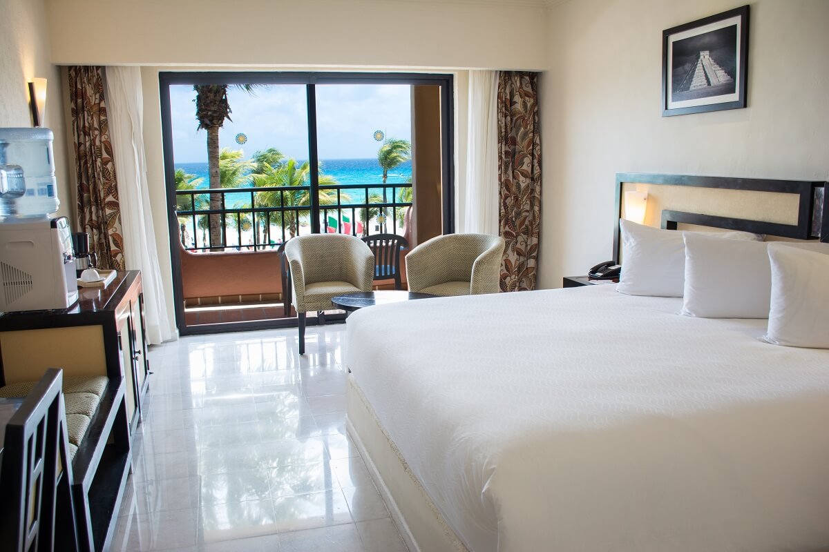 Hotel Room with terrace overlooking the ocean