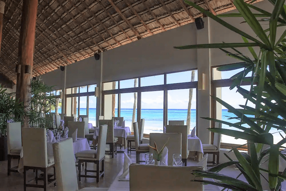 Hotel restaurant with palapa hut and ocean view