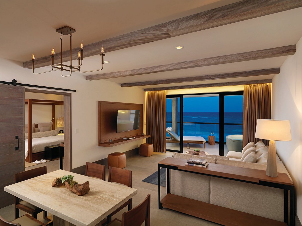 Living room with ocean view from the balcony