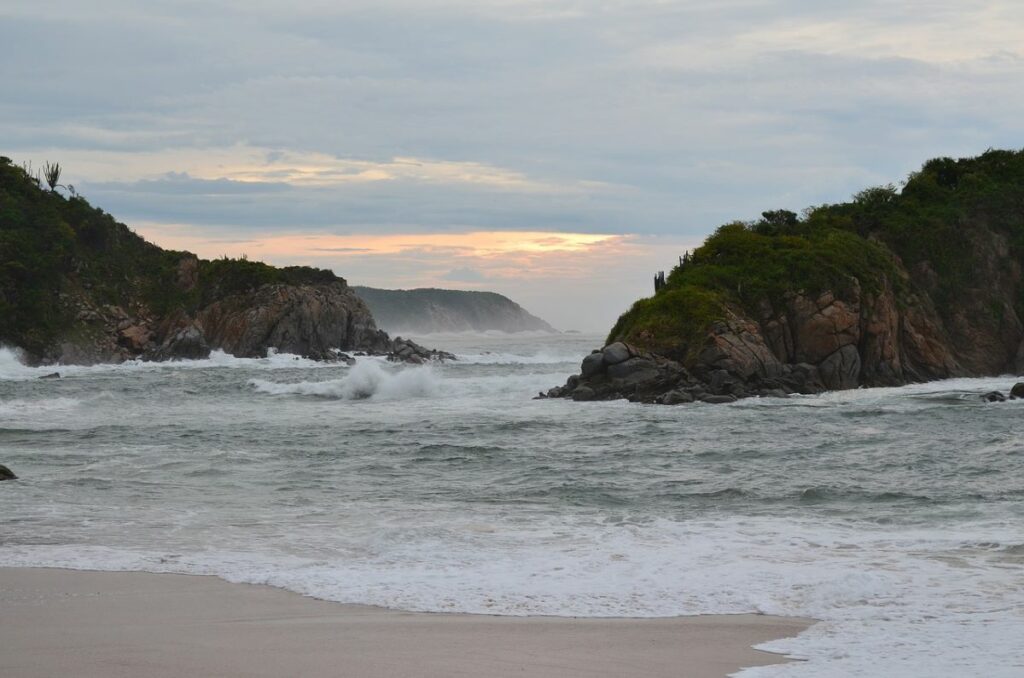 Wild waves in Huatulco shores