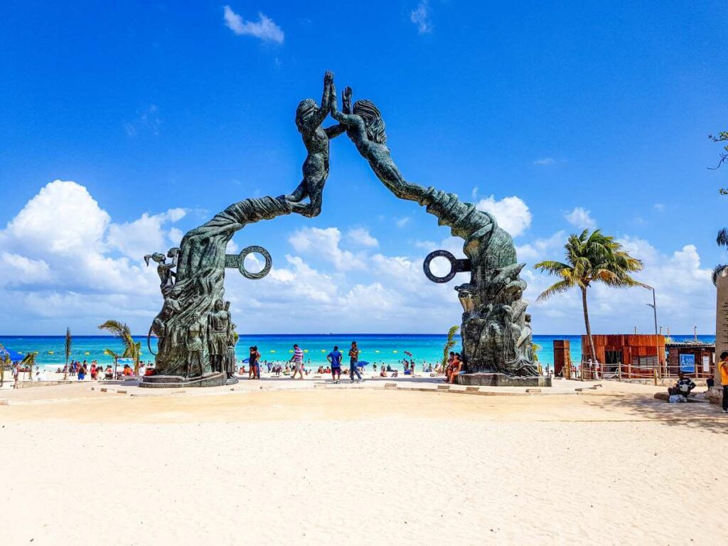 Oncean front playa with huge sculptures in Playa del Carmen