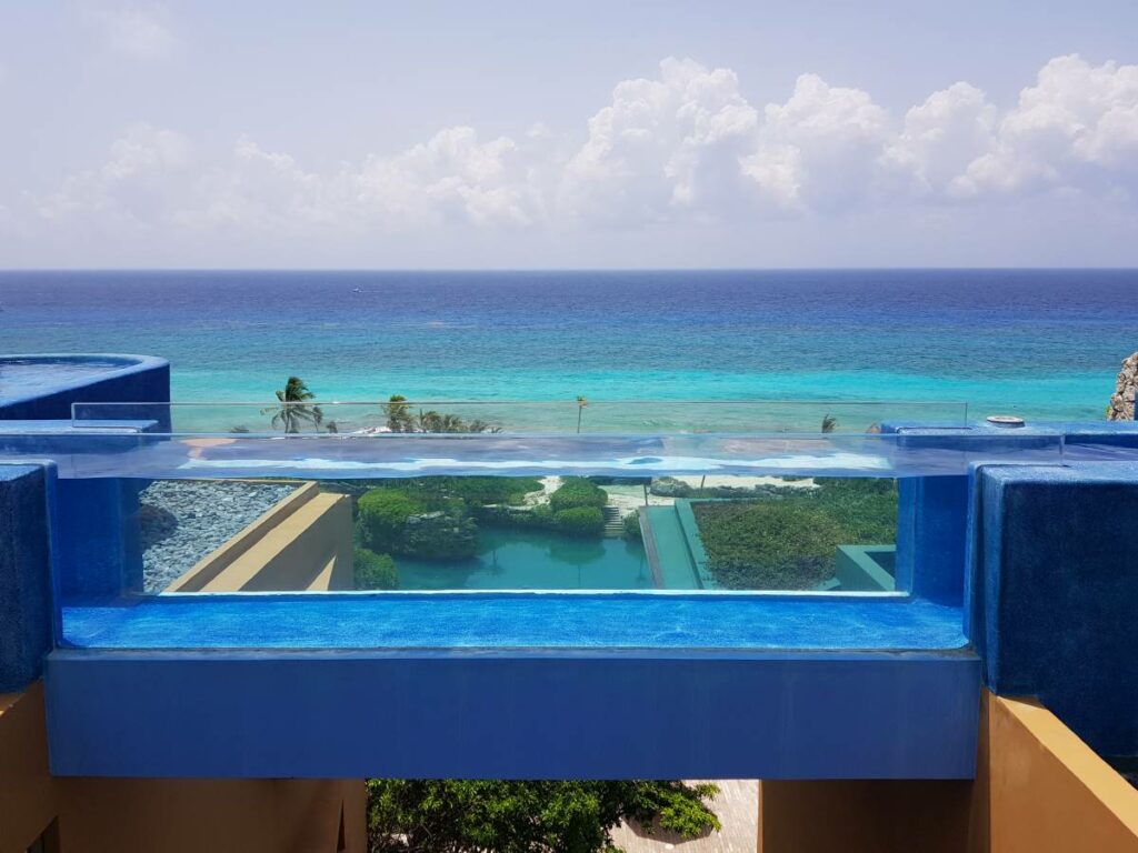 Suspended glass pool overlooking the ocean