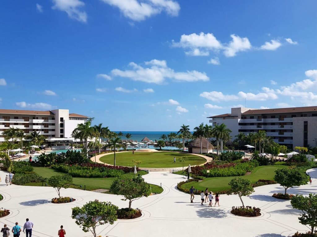 Overview of a beach resortin Cancun