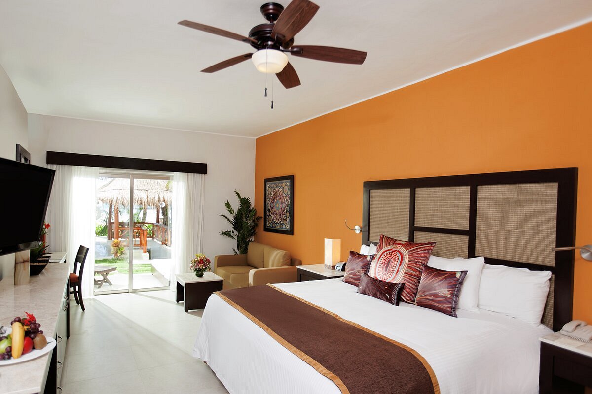 Hotel room with king size bed and garden view and tropical decoration