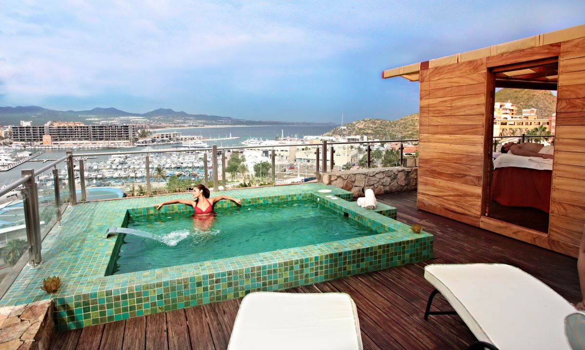 spa jacuzzi on a rooftop with view of the marina