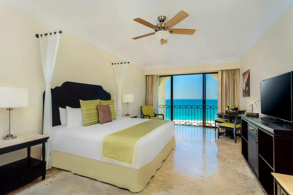 Hotel suite with one king size bed and ocean view