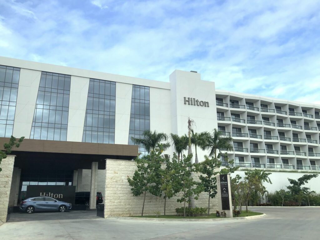 Main entrance to the hilton cancun hotel
