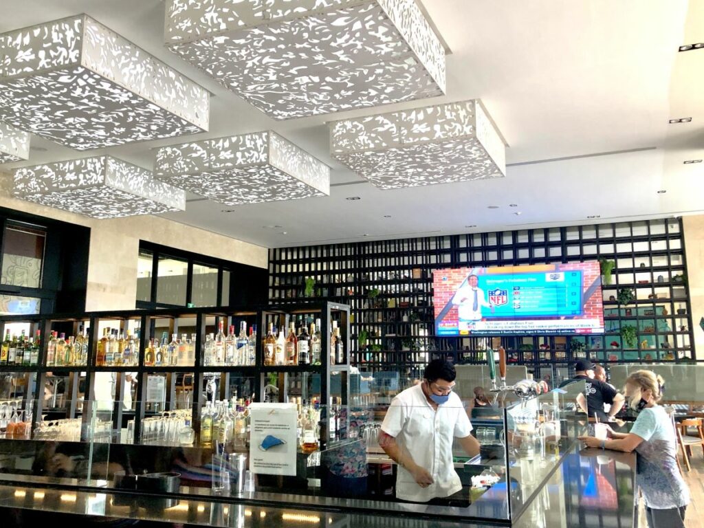 hotel lobby bar of a beach resort in cancun