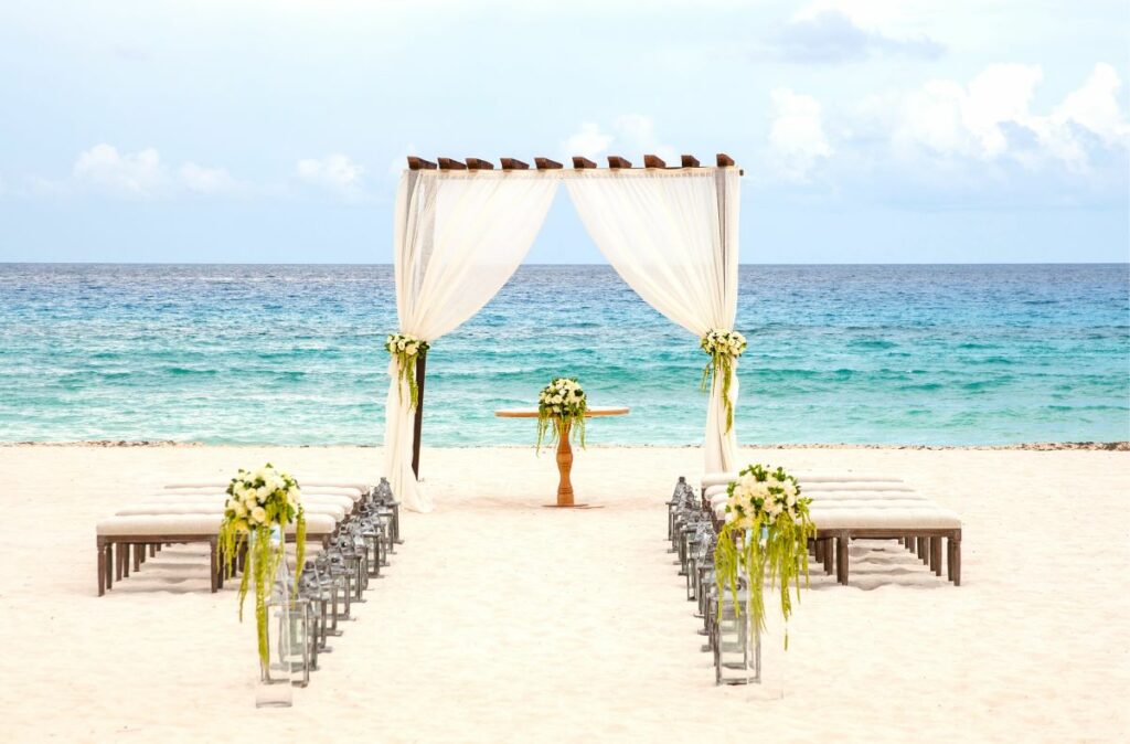 beach wedding ceremony in cancun
